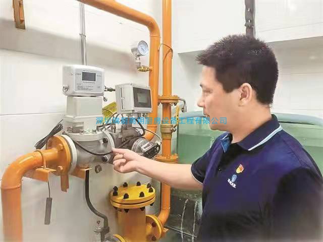 燃气管道上的炉具接驳应“一对一”，不能“一分二”